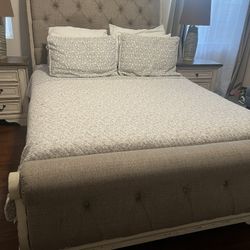 Bedroom Set 4 Pieces Plus 2 Lamps