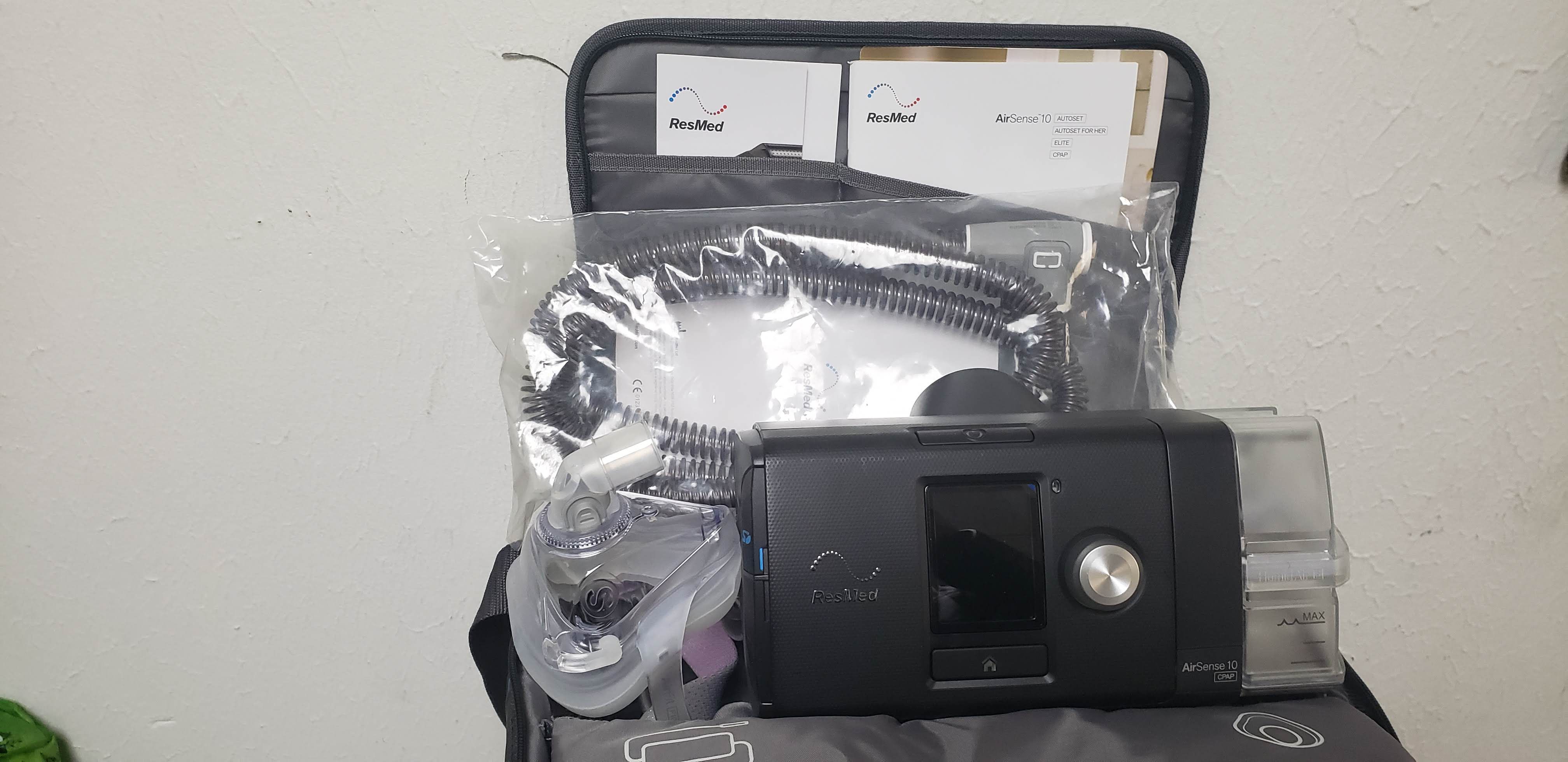 Low hours CPAP Machine Airsense 10 Cpap mask and new tube included