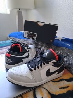 Air Jordan 1 Low, Neutral Grey/ Black size 8 mens