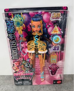 Monster High Cleo de Nile Scary Sweet Birthday Doll