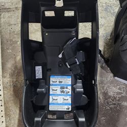 Baby carrier in good condition, lightly used.