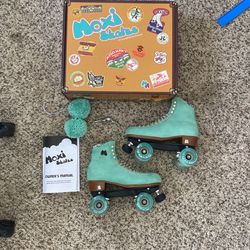 Moxi Skates Size 8 Aplolly Floss Suede