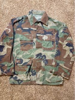 US Military Woodland Camo BDU Field Jacket Mens Size Medium Vintage