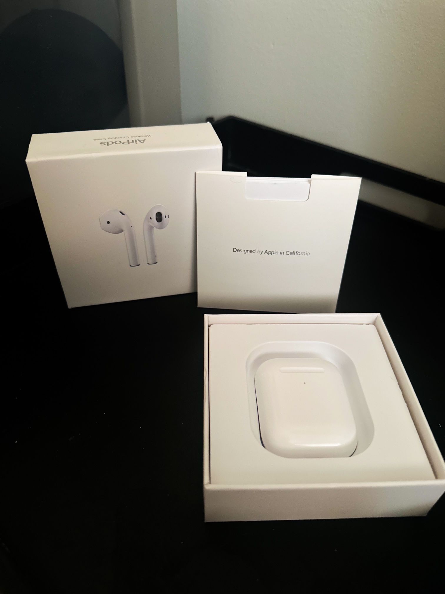 Apple AirPods ( 2nd Generation ) with Wireless Charging Case