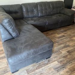 Modern Gray Sectional Couch – Clean, Cozy & Stylish 