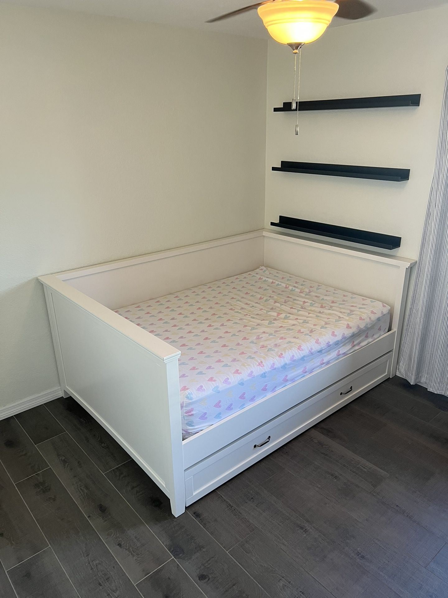 Pottery Barn Hampton Daybed With Trundle