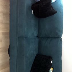 Blue Couches With Throw Pillows