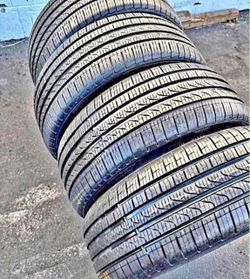 245/50/19 Pireli Tires con 80% de Vida las 4