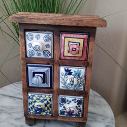 $30 Wood Ceramic Porcelain Apothecary Spice Cabinet/Jewelry.
So Colorful Perfect Condition. 