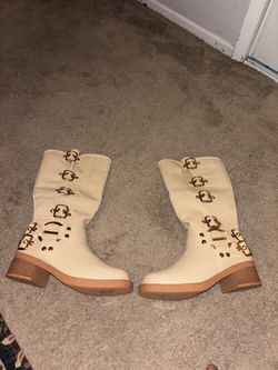 SQUARE TOE BOOTS
