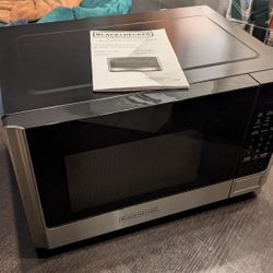 Black + Decker 900W Microwave .9 Cu Ft