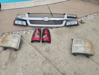 2004 Chevrolet Silverado grill headlights and taillights