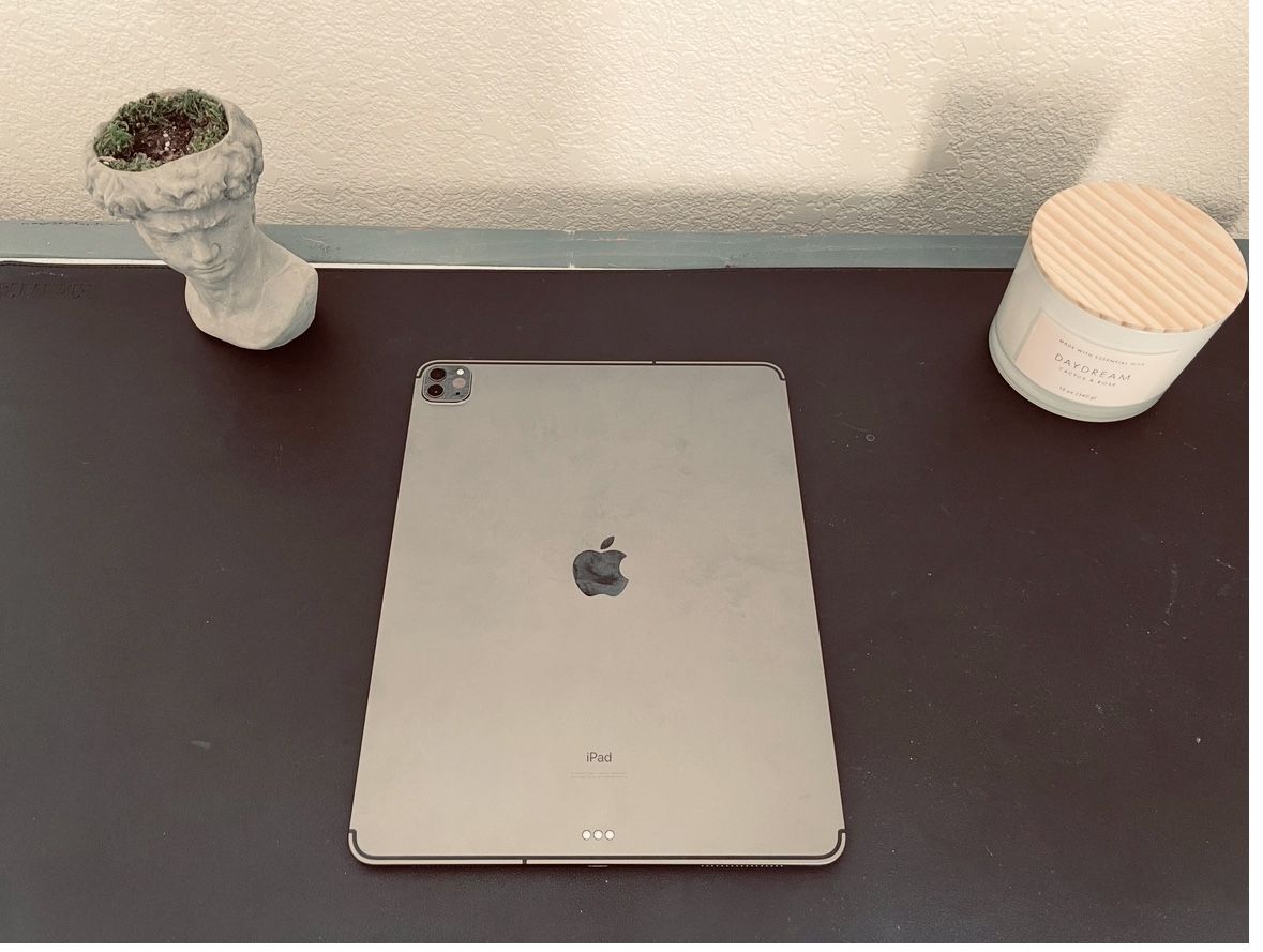 iPad Pro 2020 & iPhone 12 Pro Max