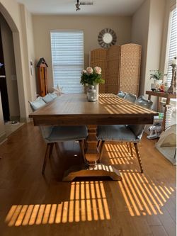 Pier 1 Solid Wood Bradding Rustic Farmhouse Dining Room Table