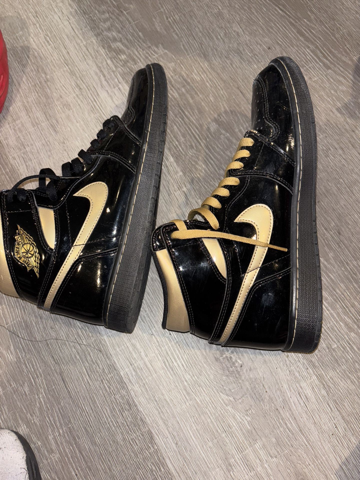 Jordan 1 Metallic Gold Size 11