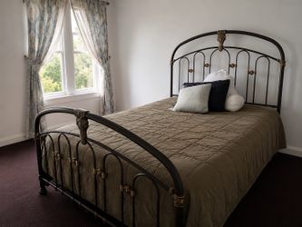 Queen size bed