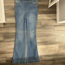 Low rise flare jeans with zipper detail