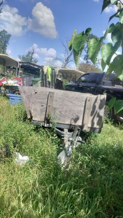 650 with a clear title it does not have no lights there wasn't on there when I got them they were broken off but it's pretty solid there's a deal on t