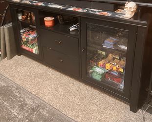 TV stand/entertainment center