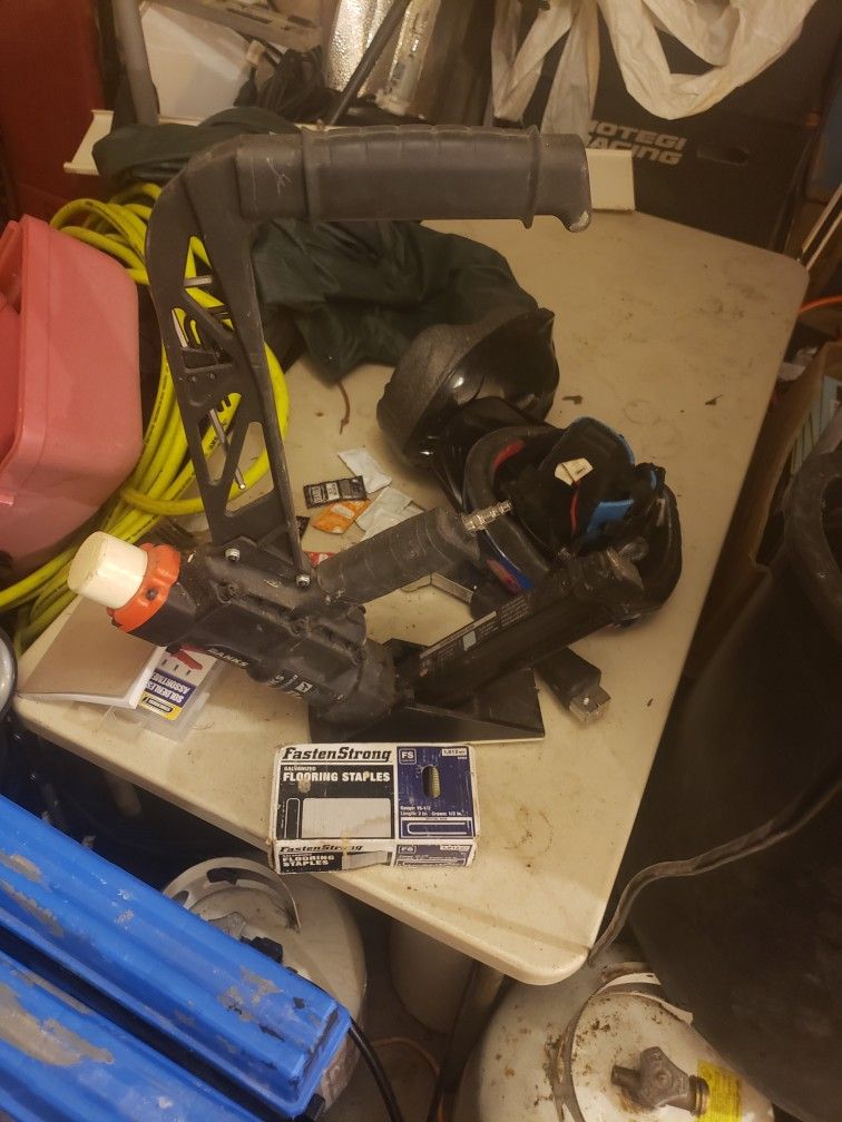 Hardwood Floor Staple Gun