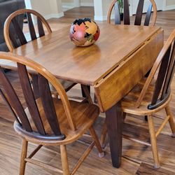 Nice Two-Toned Wood Dinning Table And Chairs