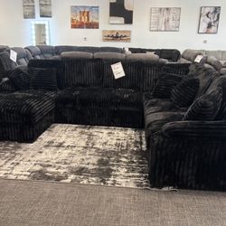 🖤 Black Corduroy Sectional w/ Pullout & Storage – $1,799!