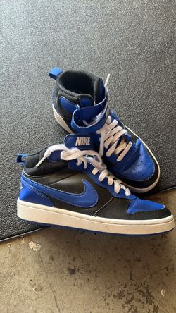 Boy shoes size 6Y