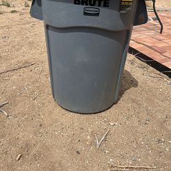 Outdoor Trashcan 