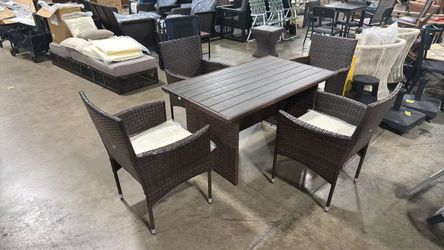 4 Patio Chair and a Patio Table $230