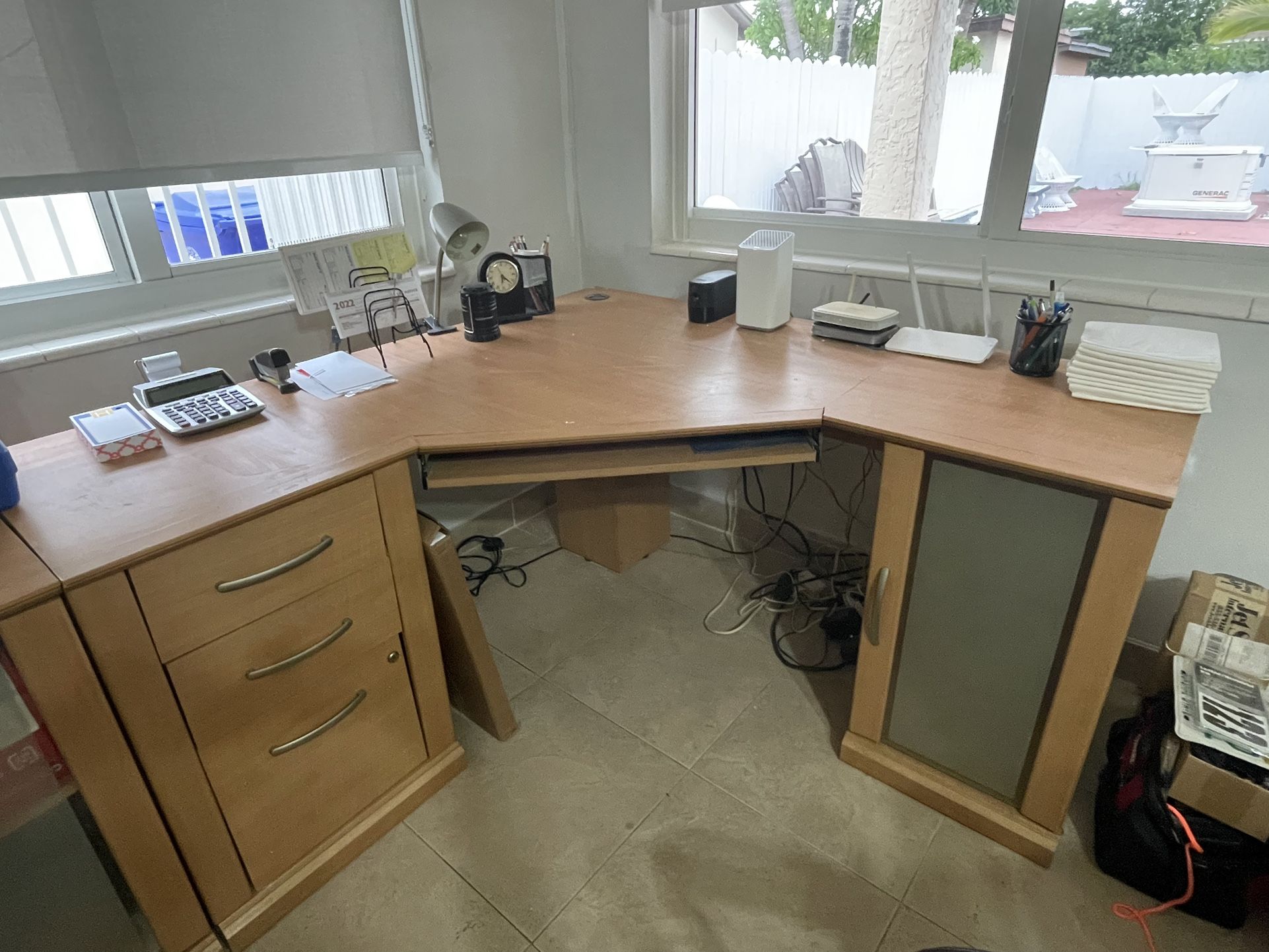 DESK 