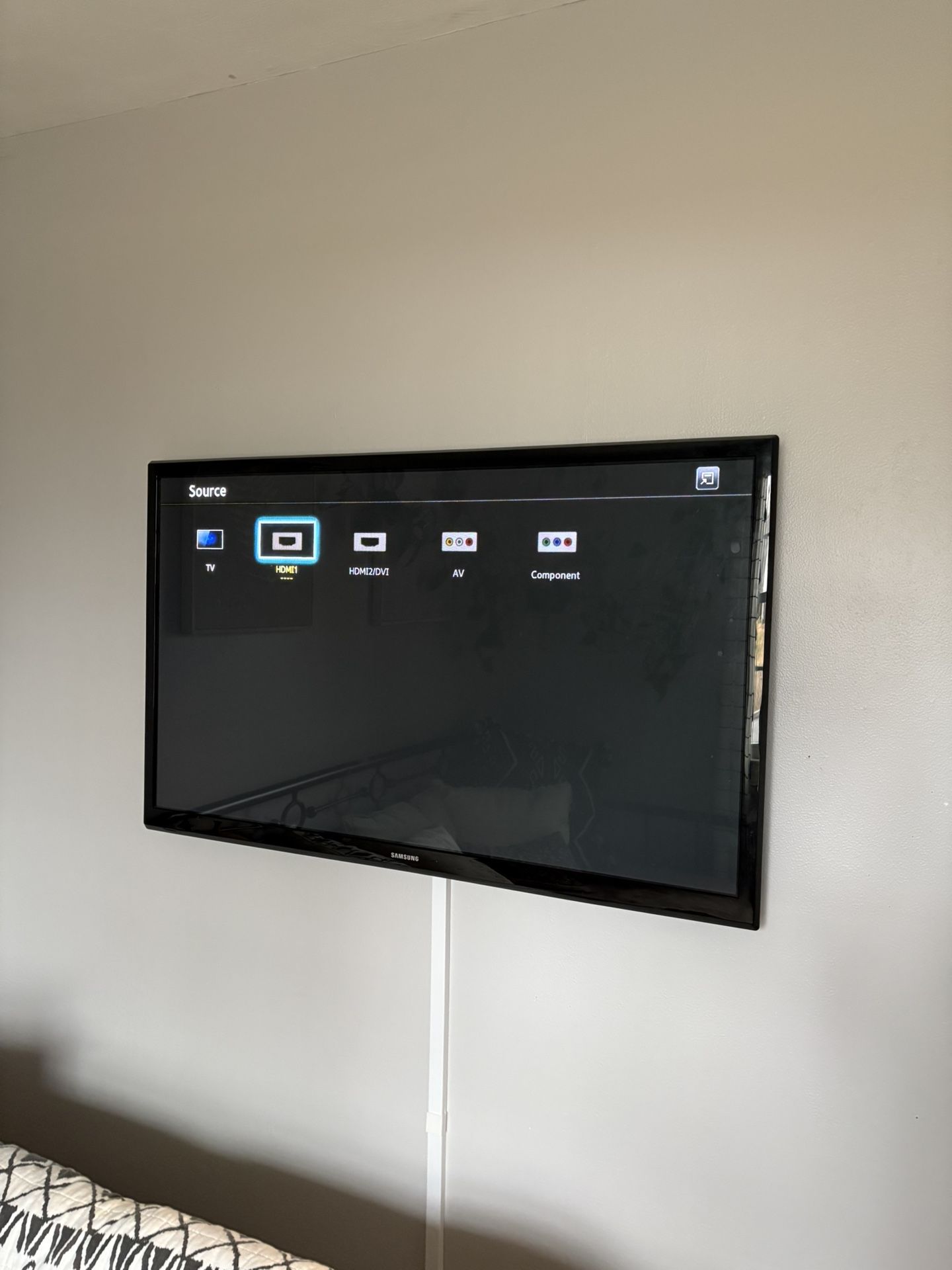 37.5” Samsung Plasma Flat Screen TV w/ Mount & Stand