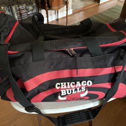 Large NBA CHICAGO BULLS DUFFLE BAG GYM BAG
