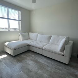 White Cloud Sectional With Storage 