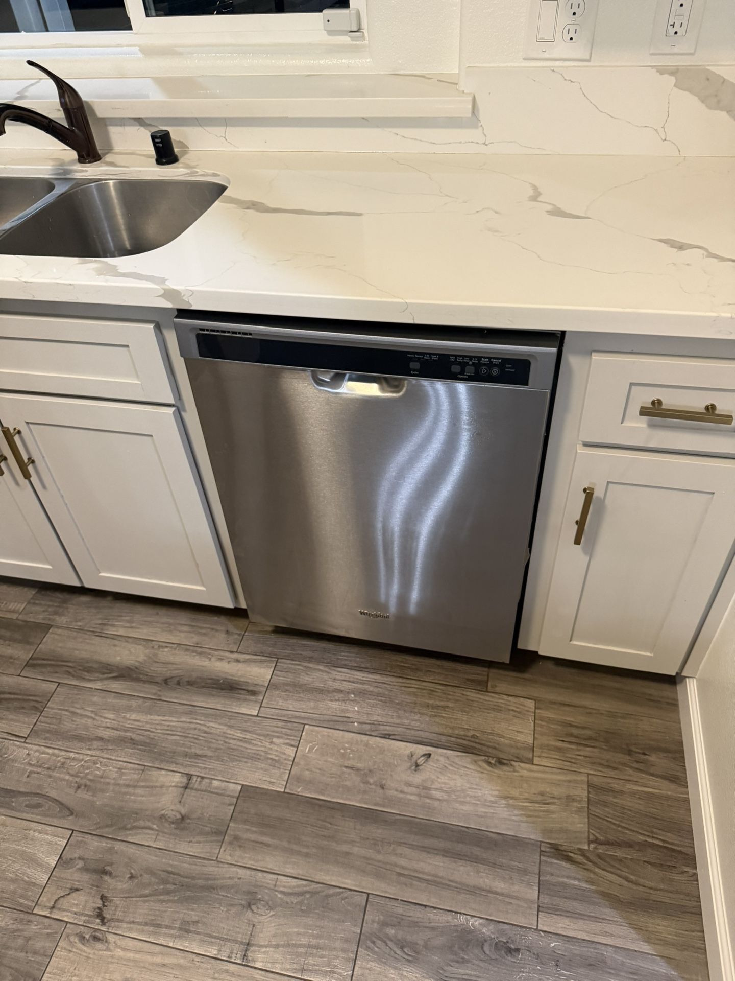 24” Whirlpool Dishwasher