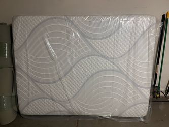 Novaform ComfortGrande Advanced Gel Memory Foam Queen Mattress