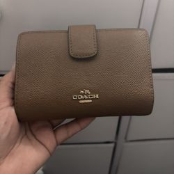 Coach Medium Corner Zip Wallet