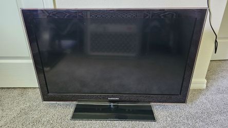 37" Samsung LCD TV