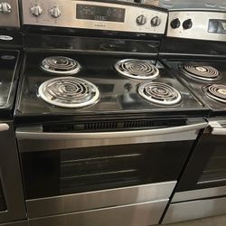 Frigidaire Electric Stove (Semi New )
