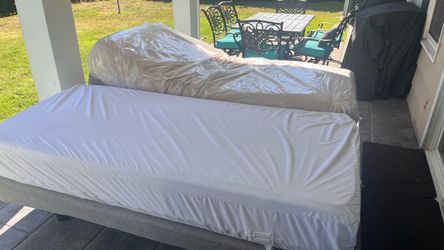 Cal. King Bed - Temperpedic adjustable