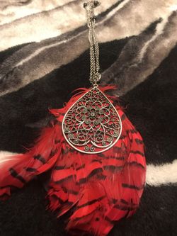 Feather earring and necklace red