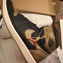 Air Jordan 1 Retro High OG Black Metallic Gold – Men’s Size 11