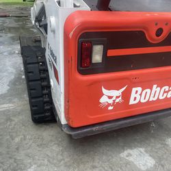 BOBCAT Skid steers T590(contact info removed) Low Hours