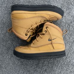 Nike Brown Boots Size 3