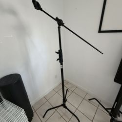 3x Large Extendable Black C-Stands