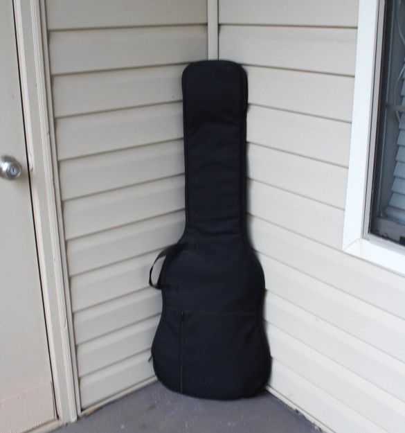 Levy's Brand Black Soft Shell Bass Guitar Case/Backpack – Used Great Condition, One Zipper Pocket