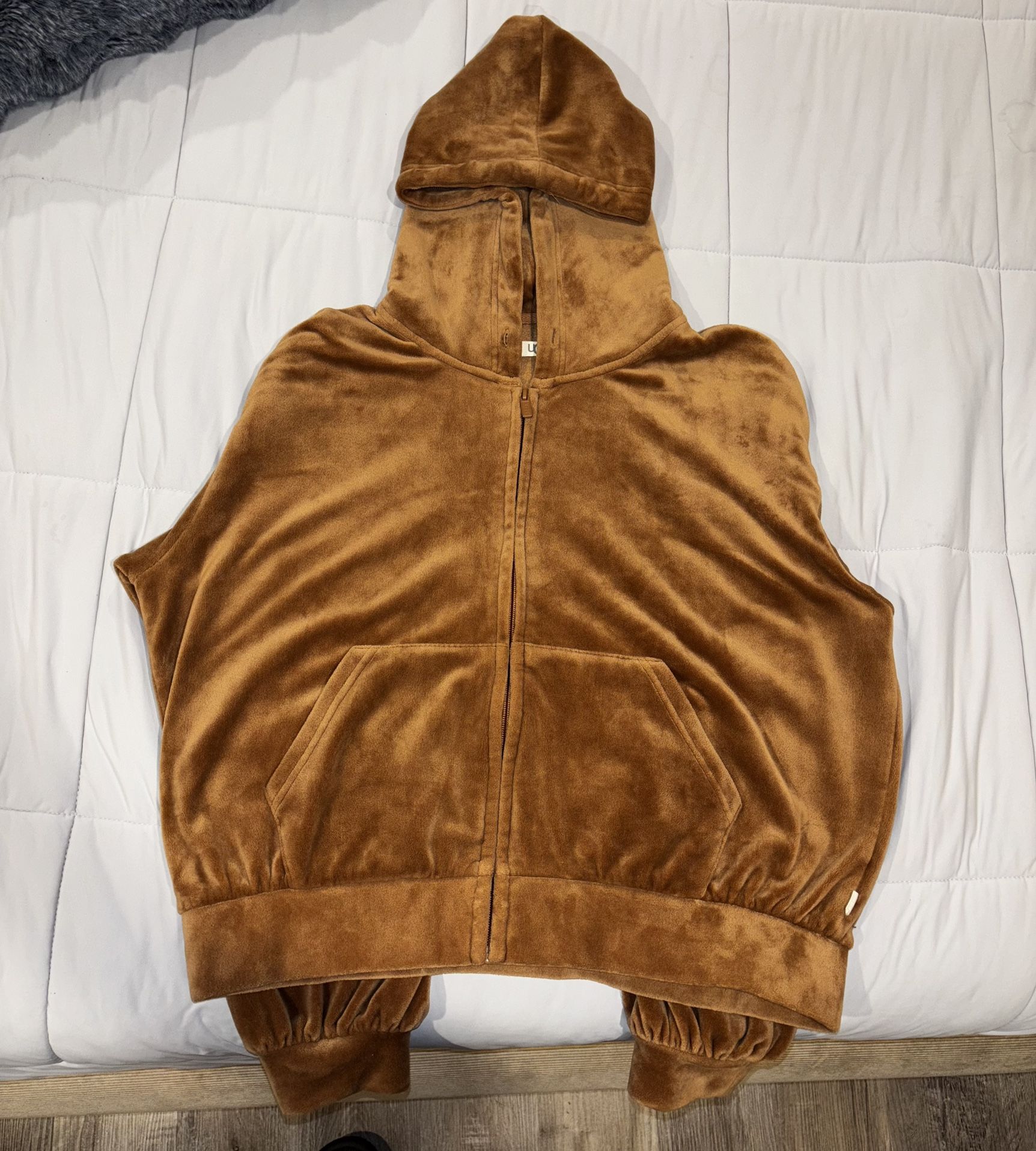 UGG Fleeced Zip Up Size L