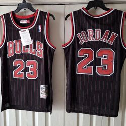 $30 EACH PICKED UP OR $35 EACH SHIPPED 🚢  BULLS JORDAN SIZE SMALL NBA BASKETBALL 🏀 JERSEY BRAND NEW 