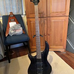 2009 Dean Edge Left-Handed Bass Guitar – Active Pickups – Great Condition