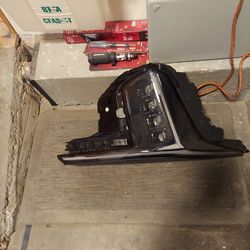 Headlight Assembly/Nissan Armada