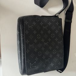 LV Messenger bag